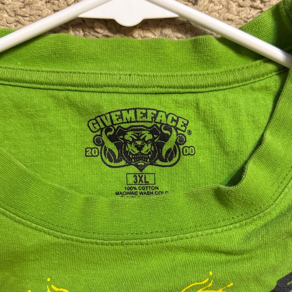 Y2K Give me face Green Graphic T-Shirt with vintage Design - Picture 3 of 8